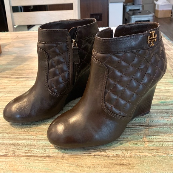 Tory Burch Leila Quilted Coconut Brown Wedged Ankle Booties.Size 8
